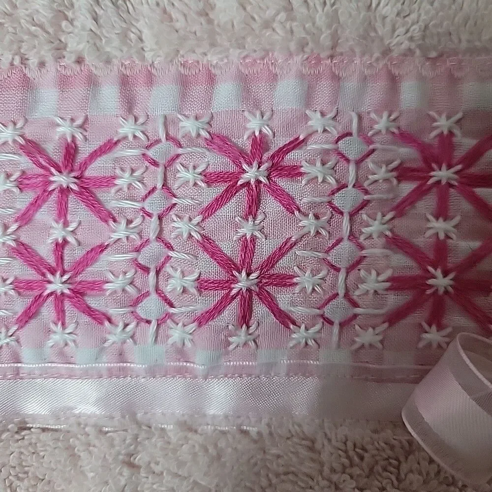 Vtg JCP Home Pink Bath & Hand Towel Set Embroidered Satin Lace Bow Crossstitch